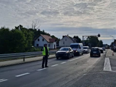 Wypadek autobusu i osobówki na DK9. Droga w stronę Rzeszowa zablokowana, dwie osoby ranne