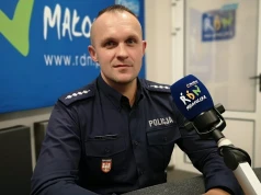 Policja przy szkołach także w kolejnych dniach. 'Nie panikować, ale reagować’