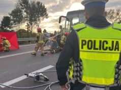 Tragiczny wypadek na DK9. Dwie osoby zginęły po zderzeniu z autobusem