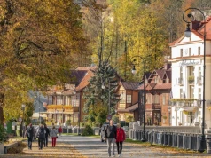 Emeryt w sanatorium z NFZ i tak zapłaci. Od stycznia nowa opłata za każdą noc