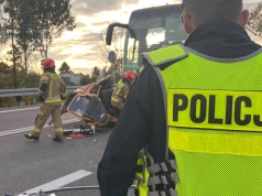 Zderzenie Opla z autobusem. Nie żyją dwie osoby