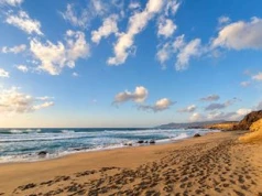 Playa del Viejo Rey na Fuerteventurze – fale, klify i zachód słońca