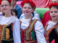 Wyciągnijcie z szaf meloniki i szale. Ruszyły zgłoszenia do Kawiarenki Piosenki Polskiej