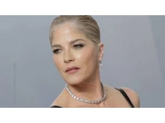 Selma Blair zaatakowała dwie stewardesy. Jedna z nich trafiła do szpitala