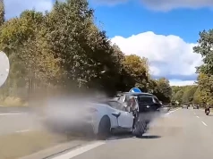 Corvette rozbiło Porsche i uderzyło w Fiata. Groźny karambol na wiślance na filmie