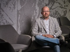 Zmiany na rynku pracy i AI go opóźniają, ale kryzys jest kwestią czasu. Piotr Sedlak: imigrantów napływa za mało, a programiści muszą, jak inni, wysłać CV