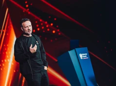 Tłumy i hackowanie na żywo – Michał Sajdak na VIII Forum Cyberbezpieczeństwa