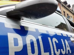 Młoda kobieta jechała starym BMW kompletnie pijana. Policja dostała sygnał od świadków