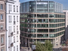 Znani architekci przebudują 20-letni biurowiec z centrum Warszawy. Ma tu być "high street"