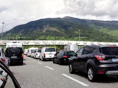 Plaga oszustw "na lusterko" we Włoszech. Turyści wpadają w pułapkę