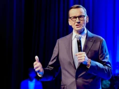 Kto zarabia na polskich owocach? Morawiecki chce zmian na rynku!