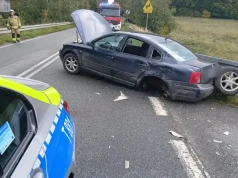 Zderzenie auta osobowego z ciężarówką na dawnej DK7. Ruch odbywa się wahadłowo!