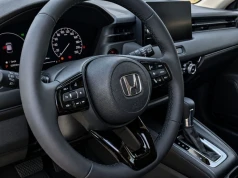 Popularna Honda za 118 700 zł oferuje modne nadwozie. Ma też oszczędną hybrydę