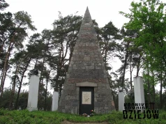 Są starsze niż egipskie piramidy i stoją w Polsce. Te niezwykłe grobowce skrywają kujawskie lasy