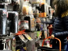 Polskie sieci sklepów usuwają akcesoria na Halloween. Mamy oświadczenia
