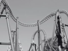 Tragedia w parku rozrywki! Mężczyzna wypadł z roller coastera!