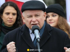 Jarosław Kaczyński pojawił się wieczorem pod Trybunałem Konstytucyjnym. Zabrał głos po opinii Komisji Weneckiej