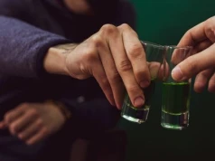 Spożycie alkoholu w Polsce spada: na jedną osobę pijącą więcej przypada aż 13, które piją mniej
