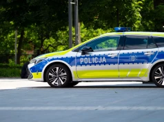 Policja zatrzymała dwóch młodych mężczyzn z reklamówką. Mieli przy sobie ponad 7 kg narkotyków