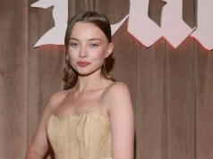 Filmowa Izabela Łęcka na pokazie mody. Jak wypadła Kamila Urzędowska?