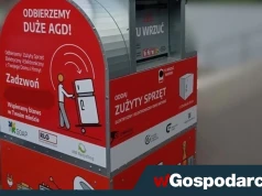 Czerwone pojemniki przy cmentarzach. Co do nich wrzucać?