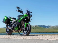 Nowy Kawasaki Versys 900. Cztery cylindry, 122 KM i radary w standardzie