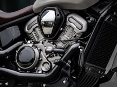 Harley stawia na wielkie V-twiny. Benda wybrała cztery cylindry i znacznie wyższe obroty