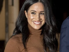 Meghan Markle wybrała karmelowe okrycie. Ten kolor będzie królował jesienią