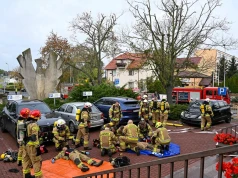 Podejrzana przesyłka z ładunkiem wybuchowym i ewakuacja Starostwa. Tak wyglądały ćwiczenia służb w Słupcy.