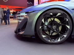 Nowy Peugeot RCZ Vision z bliska. Francuska marka w wielkim stylu przywraca dwudrzwiowe coupe