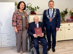 Sto lat życia, niezwykła historia i rodzina u boku. Pan Władysław Kurzawa z Konina świętował setne urodziny
