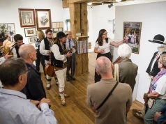 Pamiątki wrócą do rodzinnych domów. Przed nami ostatnie oprowadzania po wystawie „Z Archiwum Z”