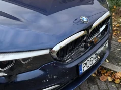 SZOK NA PARKINGU. BMW staranowało 5 aut