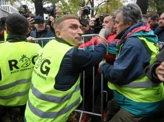Przepychanki przed TK. Szef MSWiA: Zatrzymano trzy osoby