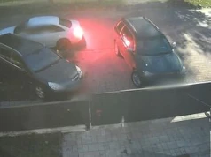 Tomaszów Lubelski: Miał ponad 2,5 promila i rozbił dwa zaparkowane auta. 31-latek stracił prawo jazdy