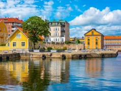 Kierunek dnia. Idealny na jednodniową wycieczkę. Kolorowe domy, bajkowy port i aż 33 wyspy