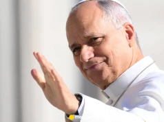 Dobre wieści z kliniki Gemelli. Po operacji papież Leon XIV już chodzi po szpitalnej sali