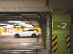 Zaparkowała koło Biedronki. Dostała 200 zł kary. Operator odpowiada