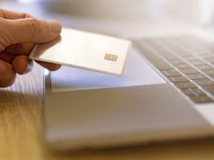 Masz konto w Banku Peako? Wystarczy przyłożyć kartę do telefonu, oszuści mają nową metodę