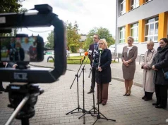 Zielona Góra. „Rewelacyjnie wam się to udało” – Paulina Hennig-Kloska chwali SP nr 14