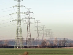 335 tys. zł rekompensaty za słup na działce. Właściciele działek wygrywają w sądach