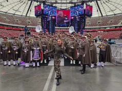 Sądecka orkiestra zachwyciła na PGE Narodowym! Spektakularny pokaz musztry i wspólny występ z Cleo