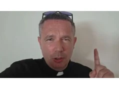 Ks. Daniel Wachowiak ma limity odprawianych mszy. Musi odmawiać wiernym. "Tak to wygląda w życiu"
