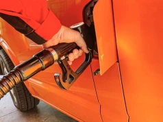 Lekka ulga na stacjach przed weekendem. Benzyna w dół, ale diesel wciąż powyżej 8 zł