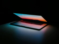 Laptop z AI – co właściwie robi NPU i czy warto dziś dopłacać do komputera określanego jako AI PC?