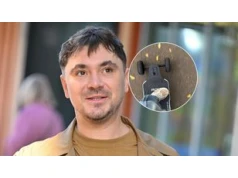 Daniel Martyniuk mknie na desce po mieście. Taki sprzęt SPORO KOSZTUJE
