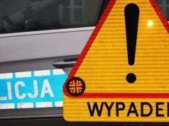 Wypadek w Gąskach pod Ciechanowem. Pijany kierowca uderzył w słup, był zakleszczony w aucie
