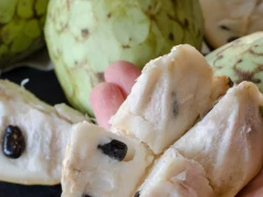 Wygląda jak szyszka, smakuje jak truskawka z bananem. Deser zrobisz wybitny