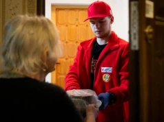 Fundacja Biedronki: nie czekają na obiad. Czekają na kogoś w drzwiach. Nowe badanie pokazuje, czego naprawdę potrzebują samotni seniorzy