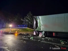 Tragiczne zderzenie na łuku drogi – Volvo FH wbiło się w narożnik naczepy-wywrotki